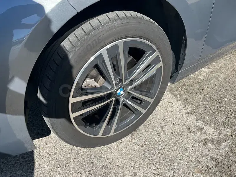 Usado BMW 118 150 CV (110 kW) 2022 Gris / plata Utilitario