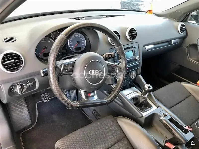 Usado Audi A3 Sportback Ambition 140 CV (102 kW) 2011 Negro Utilitario