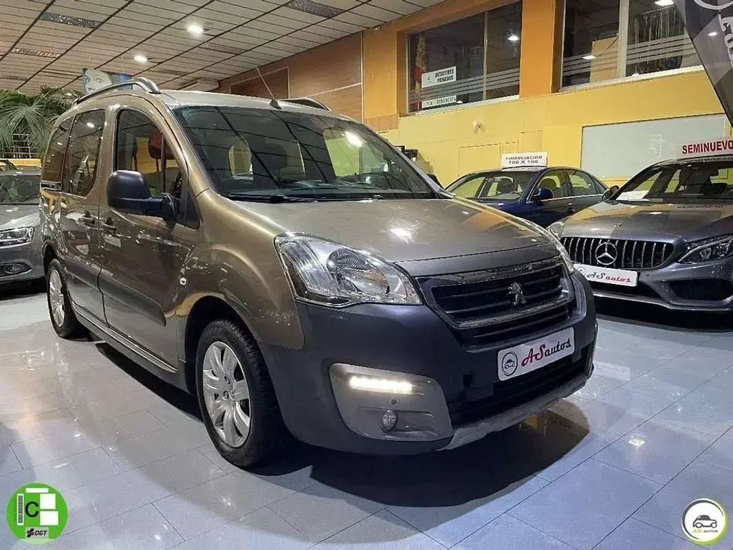 Usado Peugeot TePee Outdoor 99 CV (72 kW) 2017 Gris Van