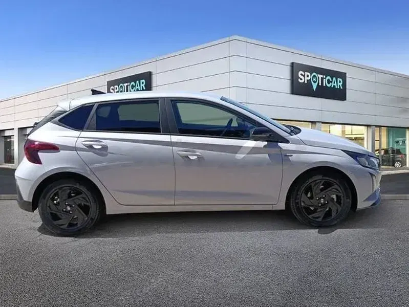Nuevo Hyundai i20 Blackline 90 CV (66 kW) 2026 Gris / plata Utilitario
