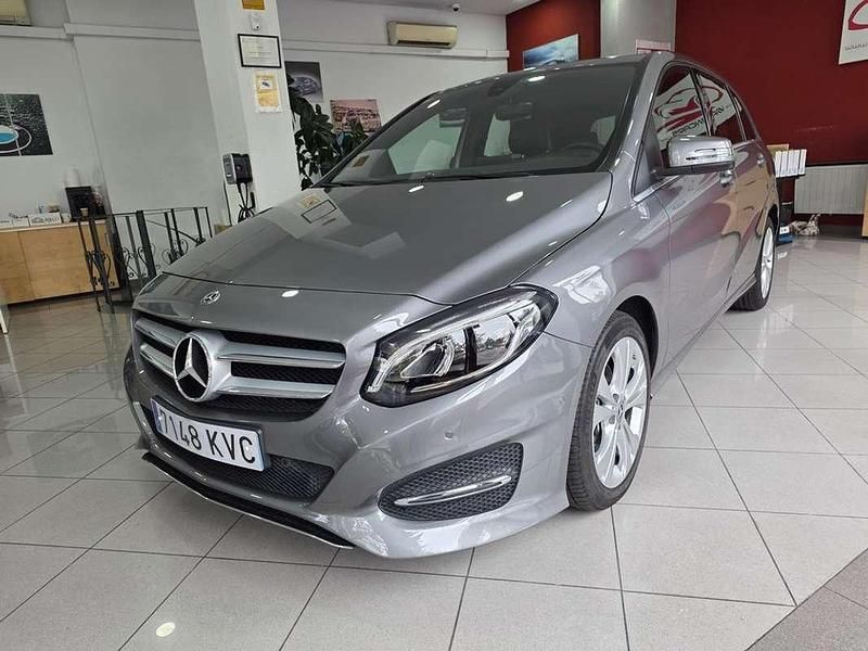 Usado Mercedes B200 139 CV (102 kW) 2019 Gris Monovolumen