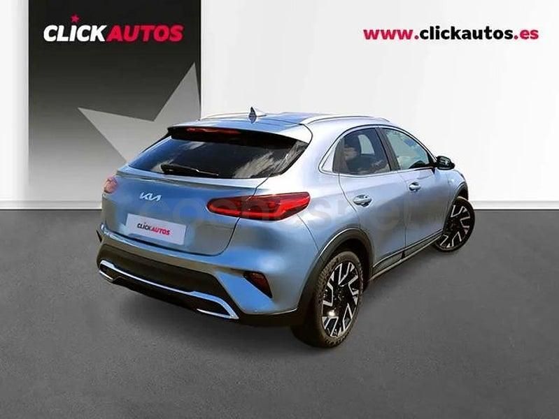 Usado Kia XCeed 100 CV (73 kW) 2024 Gris / plata SUV