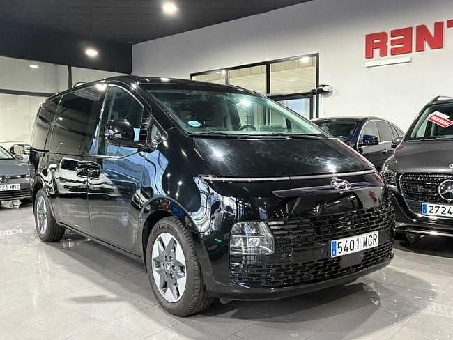 Usado Hyundai Staria 177 CV (130 kW) 2023 Negro Monovolumen