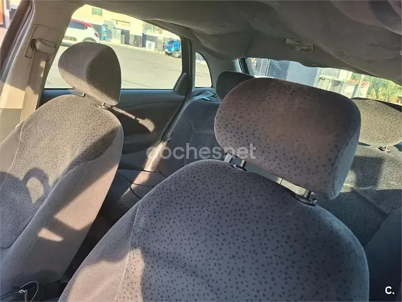 Usado Citroën C5 90 CV (66 kW) 2001 Granate Berlina