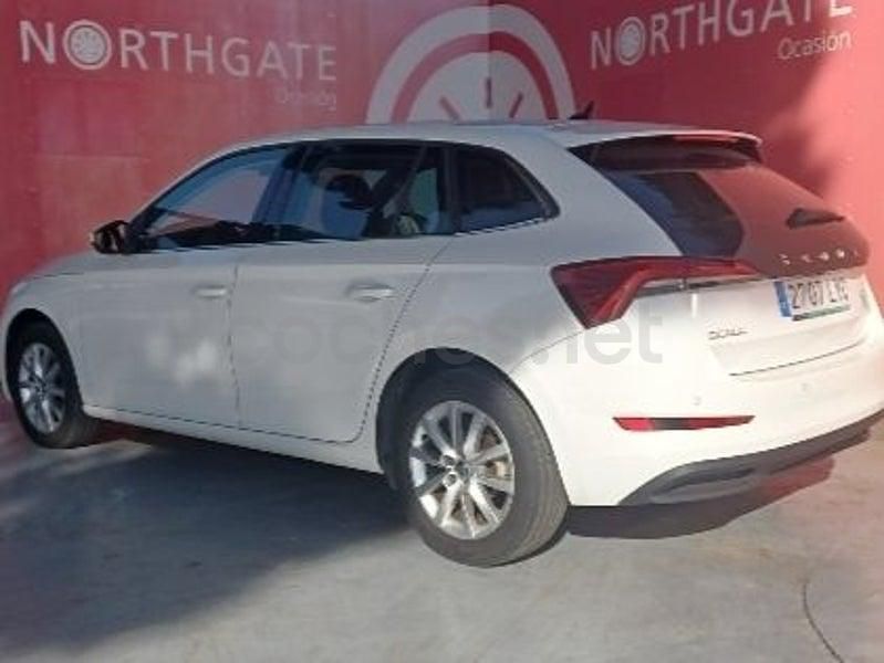 Usado Skoda Scala 95 CV (69 kW) 2022 Blanco Utilitario