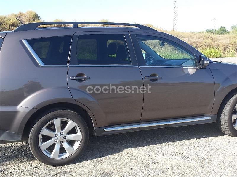 Marrón Usado 2011 Mitsubishi Outlander Motion SUV | 9800 € (Buen precio) - Imagen 1/3