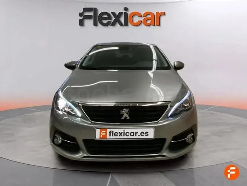 Usado Peugeot 308 Style 130 CV (95 kW) 2020 Gris / plata Berlina