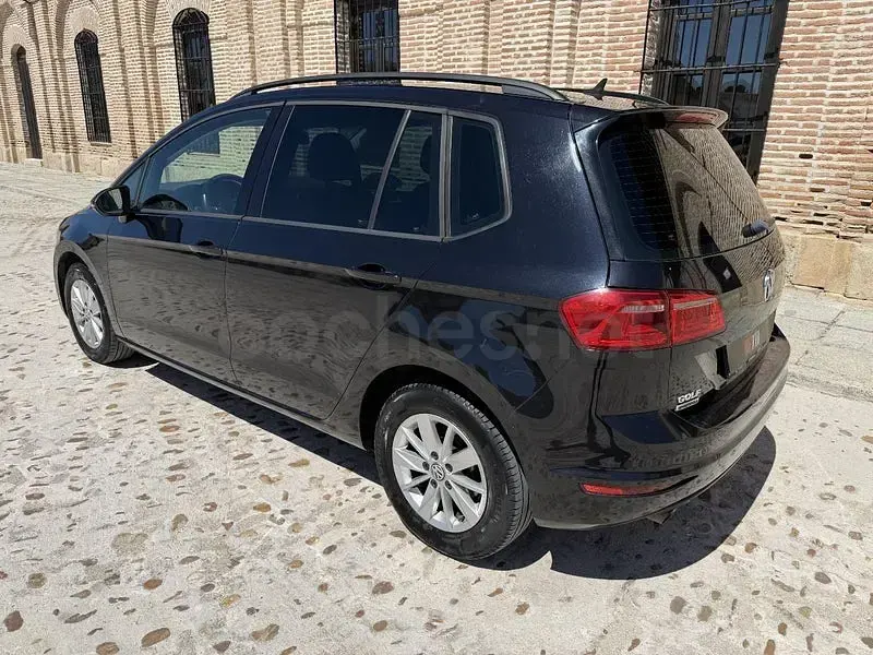 Usado VW Golf Sportsvan Sportline 110 CV (80 kW) 2014 Negro Monovolumen