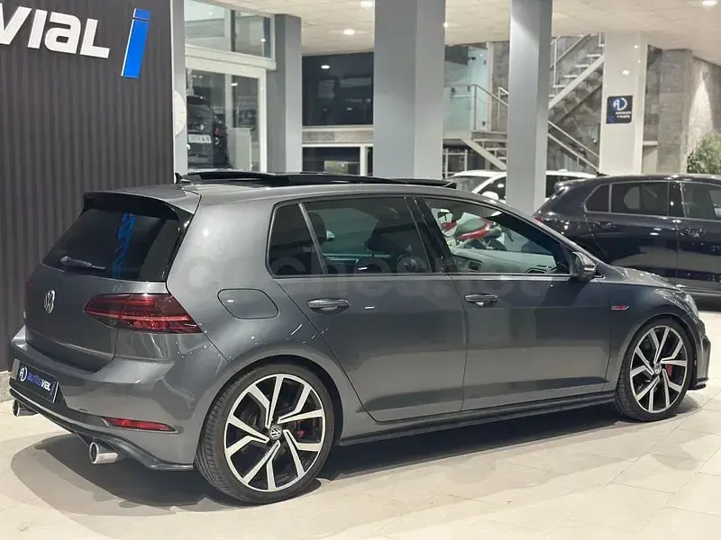 Usado VW Golf VII GTI 245 CV (180 kW) 2018 Gris / plata Berlina