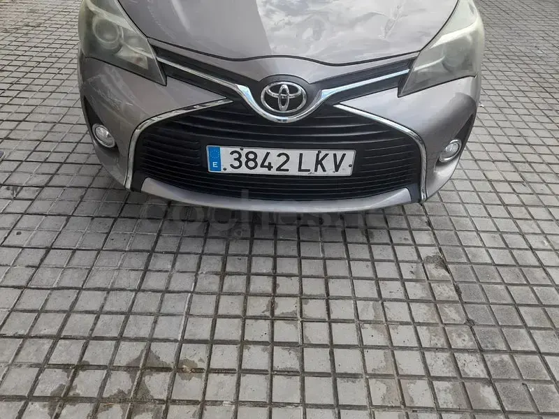 Occasion Toyota Yaris Active 90 ch (66 kW) 2015 Gris Citadine