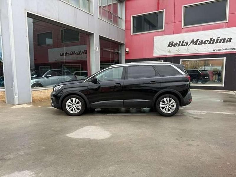 Usado Peugeot 5008 Active 131 CV (96 kW) 2019 Negro SUV