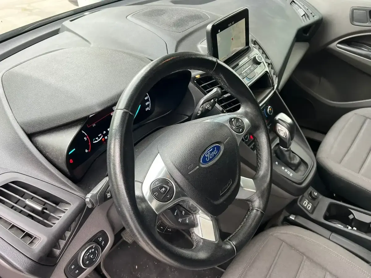 Usado Ford Tourneo Connect Titanium 120 CV (88 kW) 2018 Gris Monovolumen
