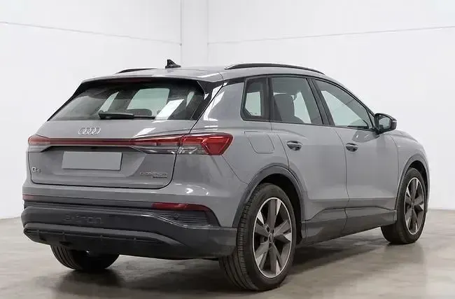 Usado Audi Q4 e-tron S-Line 219 kW (299 CV) 2023 Gris SUV