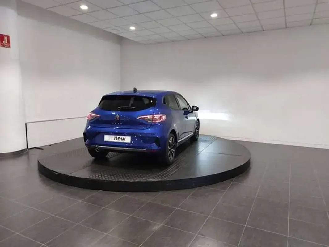Usado Renault Clio V Techno 101 CV (74 kW) 2025 Azul Berlina