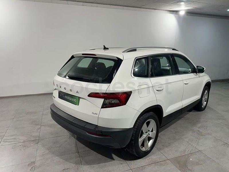 Usado Skoda Karoq Ambition 150 CV (110 kW) 2021 Blanco SUV