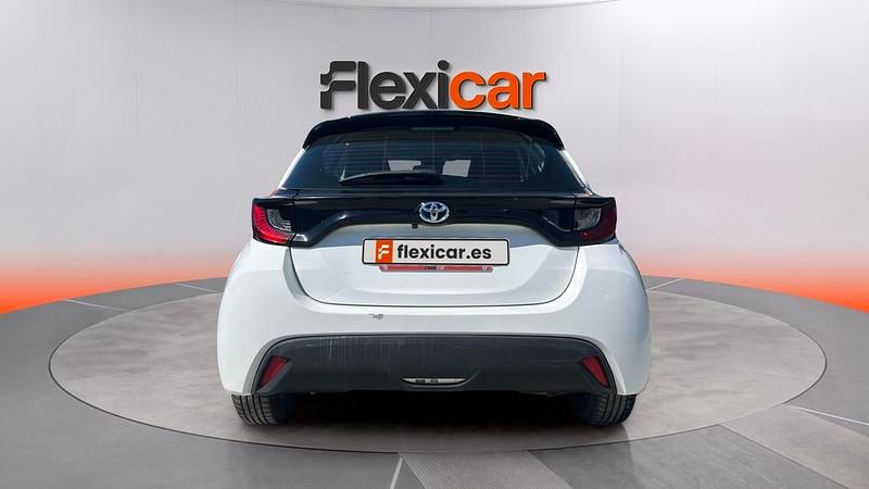 Usado Toyota Yaris Hybrid Business Edition 116 CV (85 kW) 2022 Blanco Berlina
