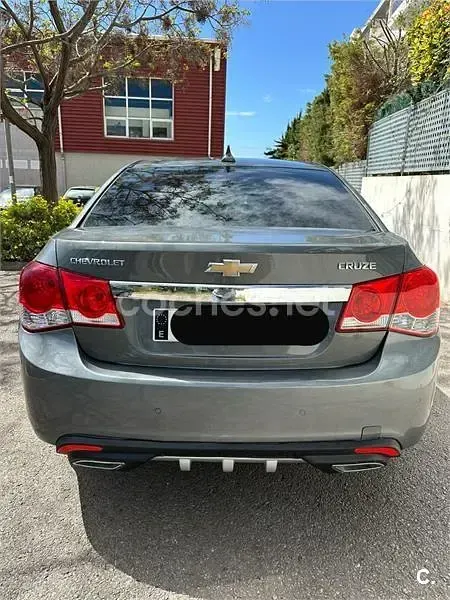 Usado Chevrolet Cruze LT 141 CV (103 kW) 2011 Gris / plata Berlina