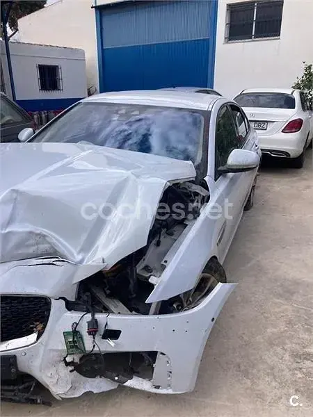 Usado Jaguar XF R-Sport 300 CV (220 kW) 2016 Blanco Berlina