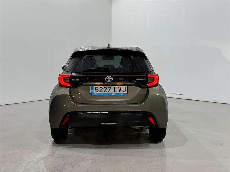 Usado Toyota Yaris Hybrid Style 116 CV (85 kW) 2021 Monovolumen