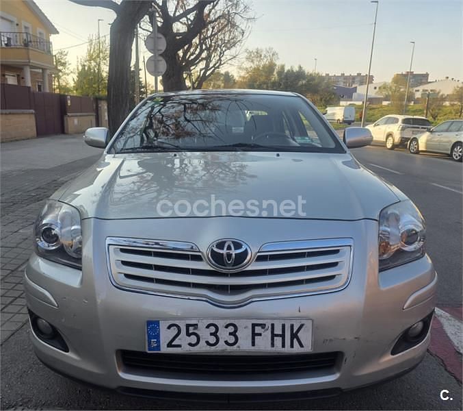 Usado Toyota Avensis Sol 129 CV (94 kW) 2006 Beige Berlina