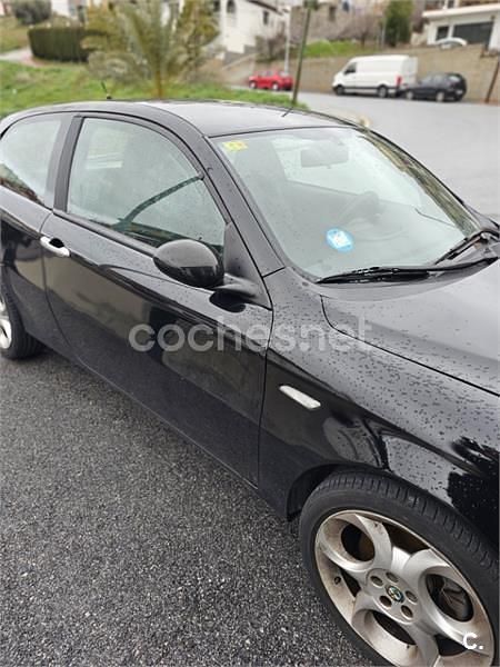 Usado Alfa Romeo 147 Impression 115 CV (84 kW) 2005 Negro Utilitario