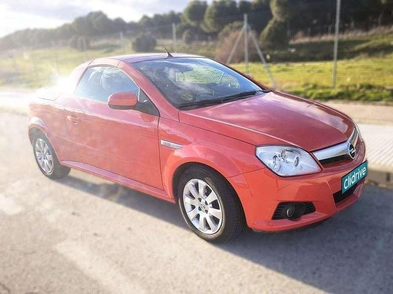 Usado Opel Tigra 70 CV (51 kW) 2005 Rojo Descapotable