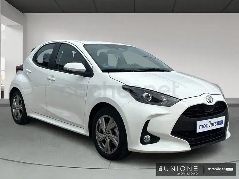 Usado Toyota Yaris Hybrid Active 116 CV (85 kW) 2025 Blanco Berlina