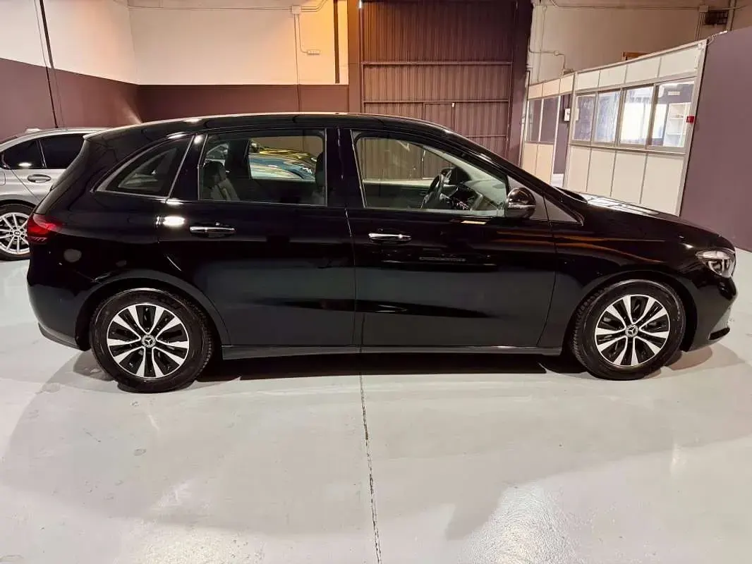 Occasion Mercedes B180 136 PK (100 kW) 2025 Zwart MPV