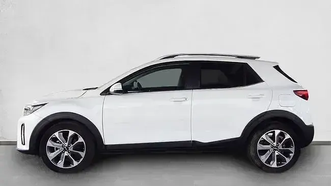 Käytetty Kia Stonic Style 100 HP (73 kW) 2023 Valkoinen Katumaasturi