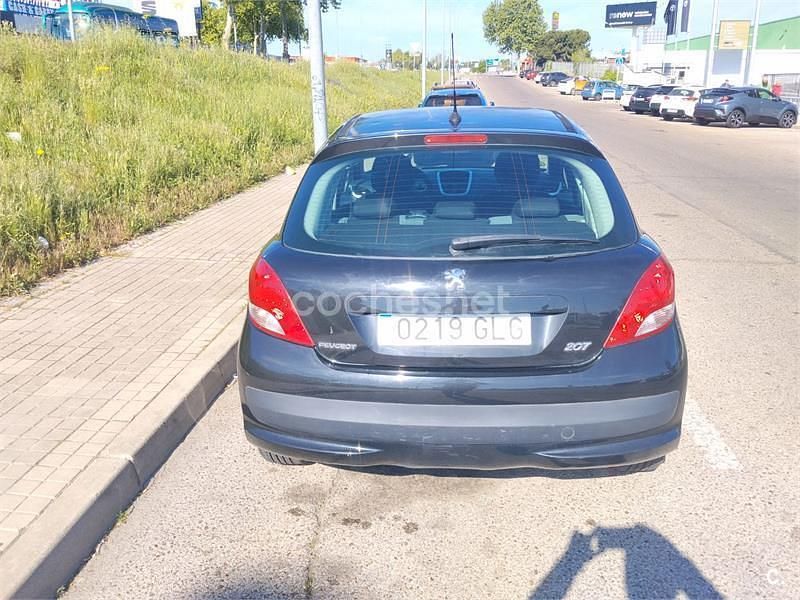 Usado Peugeot 207 70 CV (51 kW) 2009 Negro Berlina