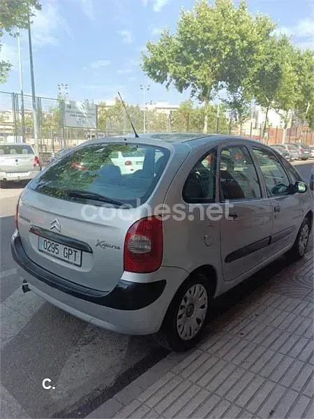 Usado Citroën Xsara Picasso Exclusive 92 CV (67 kW) 2009 Gris / plata Monovolumen