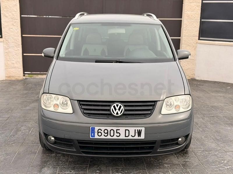 Usado VW Touran Advance 140 CV (102 kW) 2005 Gris / plata Monovolumen