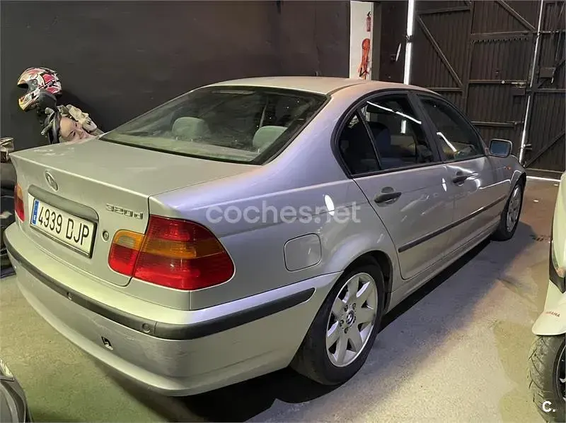 Usado BMW 320 136 CV (100 kW) 2002 Gris / plata Berlina