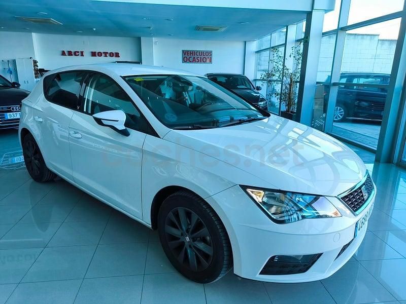 Usado Seat Leon Style 130 CV (95 kW) 2018 Blanco Berlina