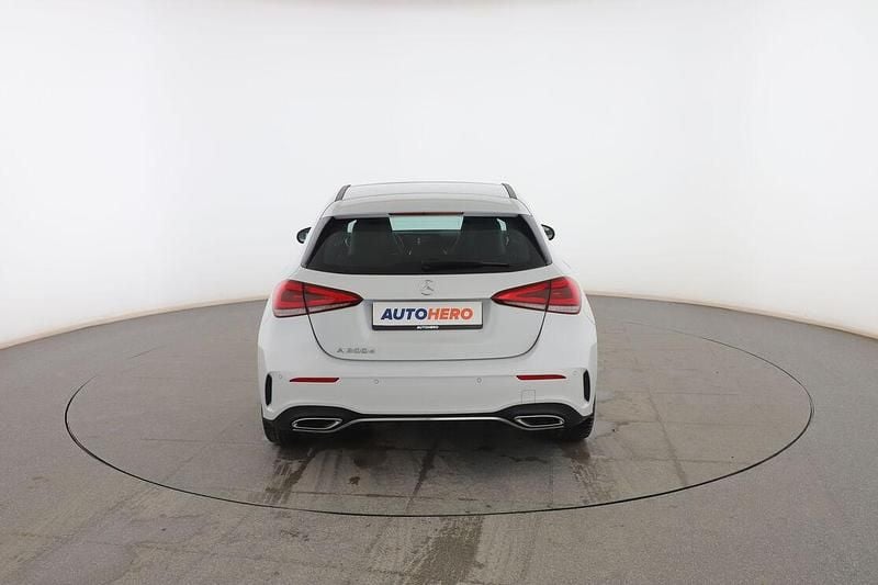 Usado Mercedes A200 AMG line 150 CV (110 kW) 2022 Blanco Utilitario