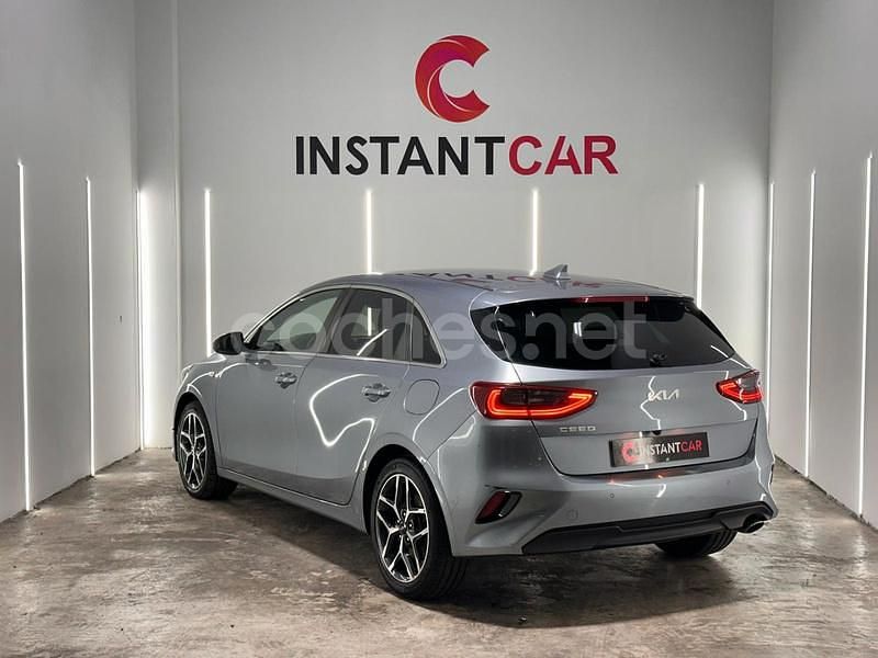 Usado Kia Ceed 120 CV (88 kW) 2022 Gris / plata Utilitario