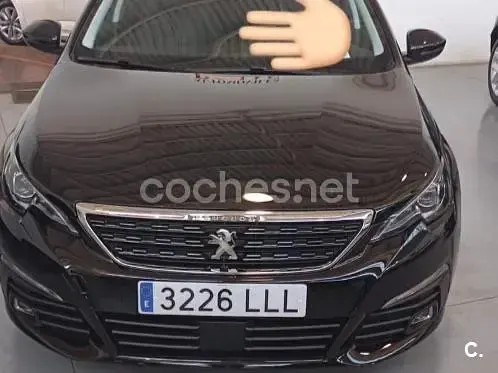 Usado Peugeot 308 Allure 130 CV (95 kW) 2021 Negro Berlina