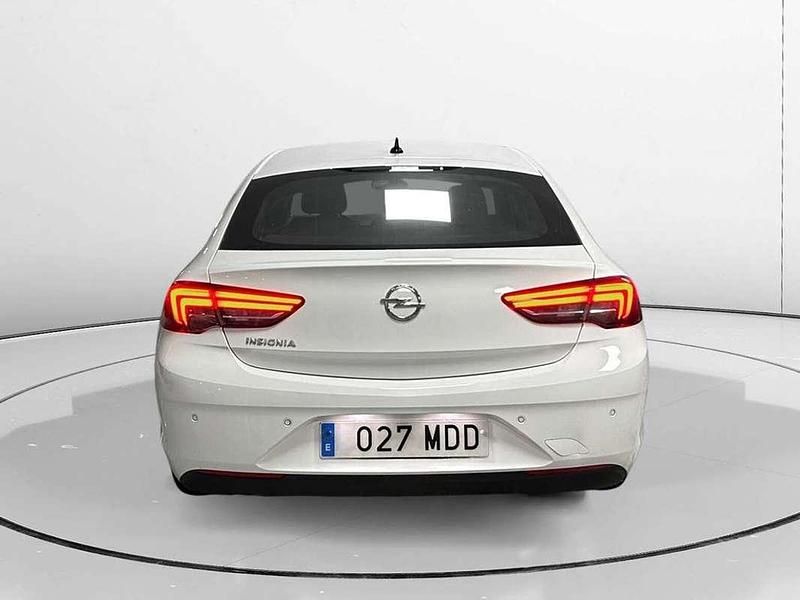 Usado Opel Insignia Edition 122 CV (89 kW) 2022 Blanco Berlina