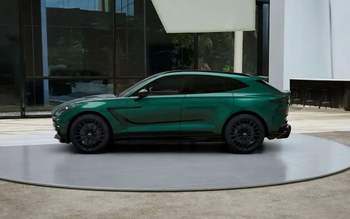 Usado Aston Martin DBX 707 CV (519 kW) 2025 Malachite green SUV