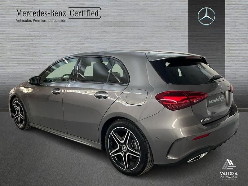 Usado Mercedes A200 AMG line 150 CV (110 kW) 2025 Gris montaña Berlina