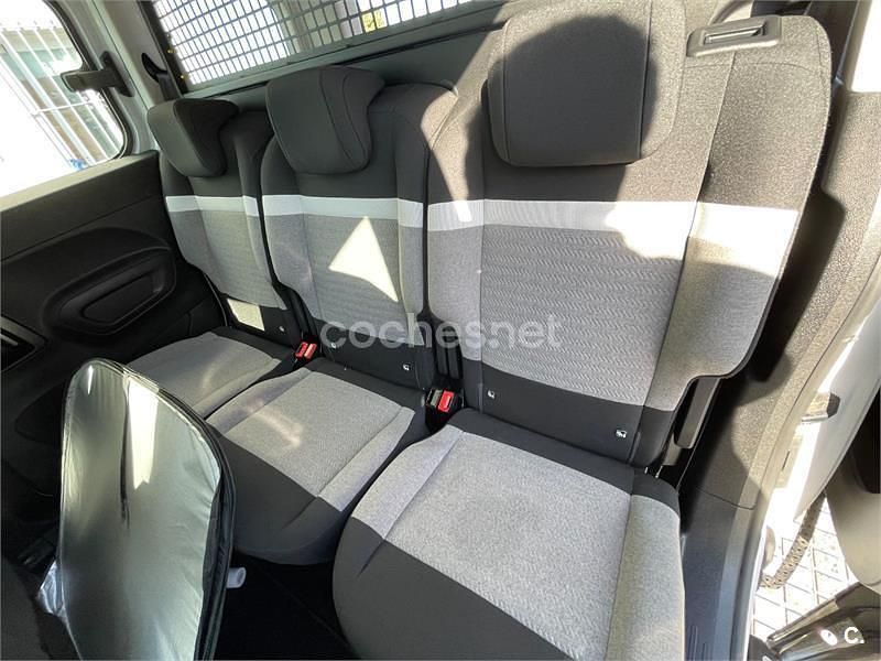Usado Citroën Berlingo Feel 110 CV (80 kW) 2022 Blanco Monovolumen