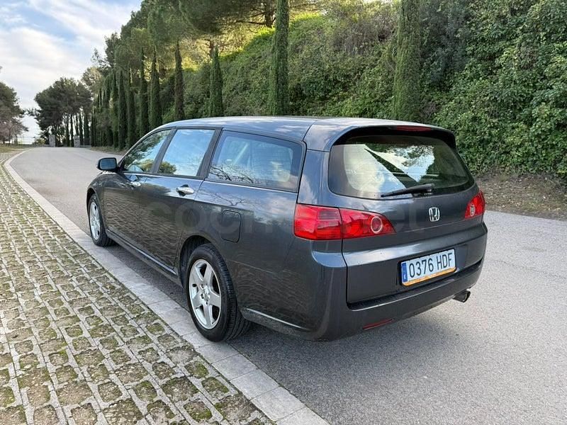 Usado Honda Accord Executive 190 CV (139 kW) 2005 Gris / plata Familiar