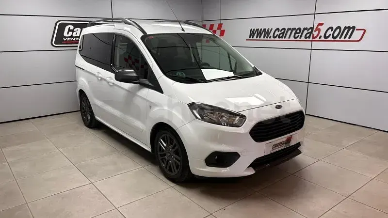 Usado Ford Tourneo Courier Ambiente 100 CV (73 kW) 2019 Blanco Monovolumen