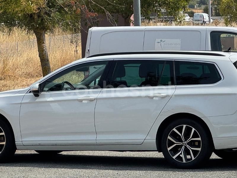 Blanco Usado 2021 VW Passat Executive Familiar | 25.900 € (Caro) - Imagen 1/1