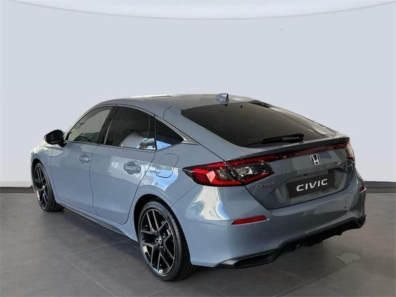 Usado Honda Civic Advance 184 CV (135 kW) 2024 Gris / plata Berlina