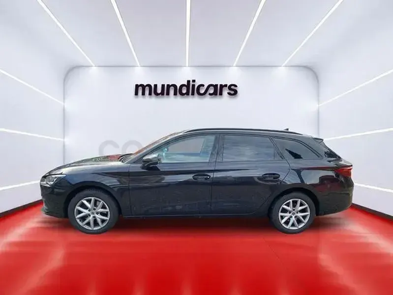 Usado Seat Leon Style 150 CV (110 kW) 2021 Negro Familiar