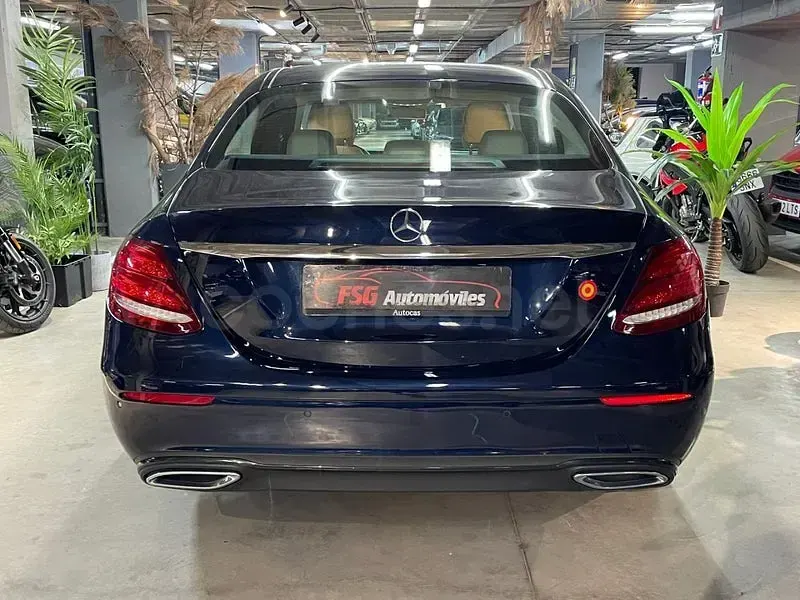 Usado Mercedes E220 194 CV (142 kW) 2020 Azul Berlina