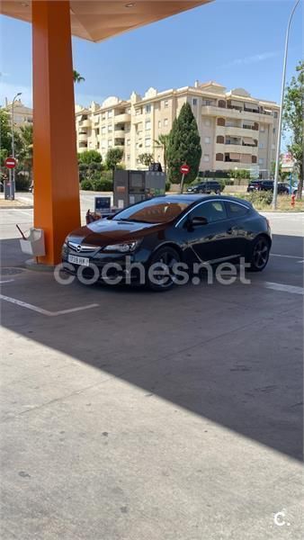 Negro Usado 2014 Opel Astra GTC Sportive Berlina | 9950 € (Un poco caro) - Imagen 1/4