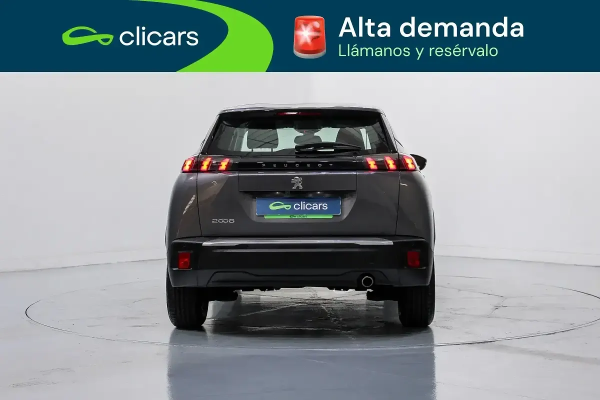 Usado Peugeot 2008 Active 110 CV (80 kW) 2021 Gris SUV