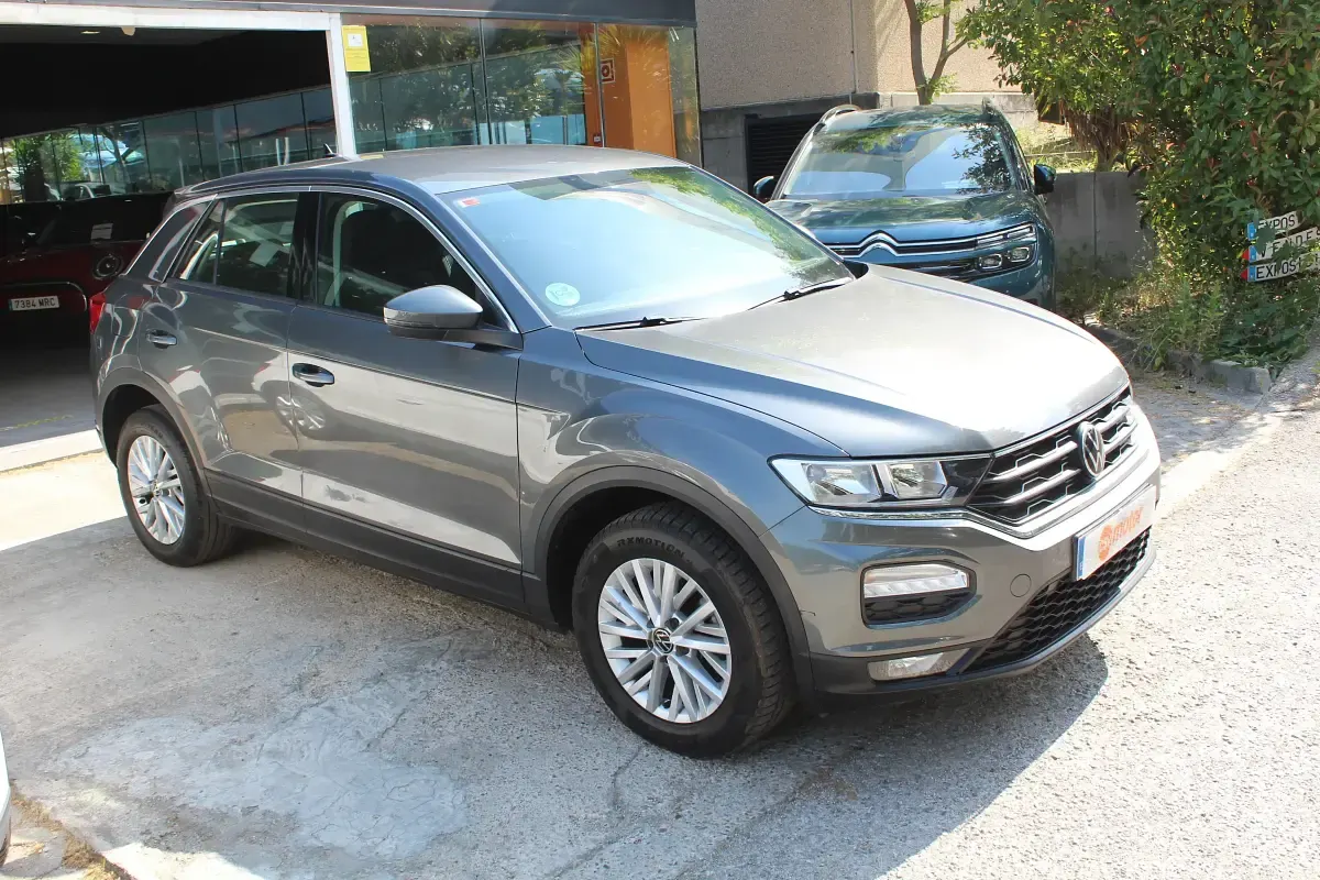 Usado VW T-Roc Edition 116 CV (85 kW) 2021 Gris / plata SUV